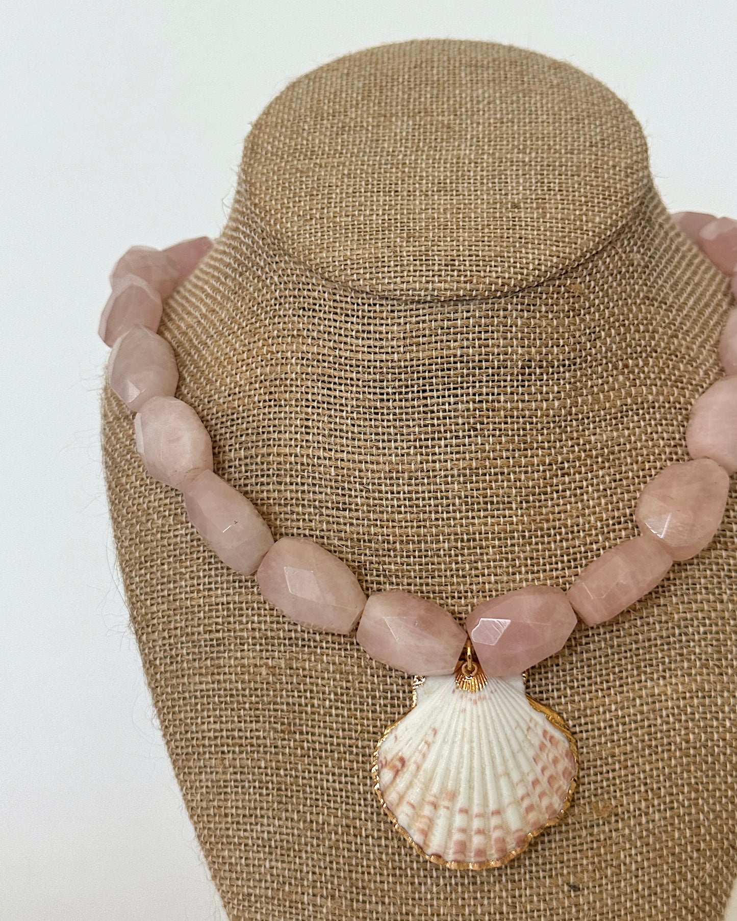 BLUSH SHELL NECKLACE