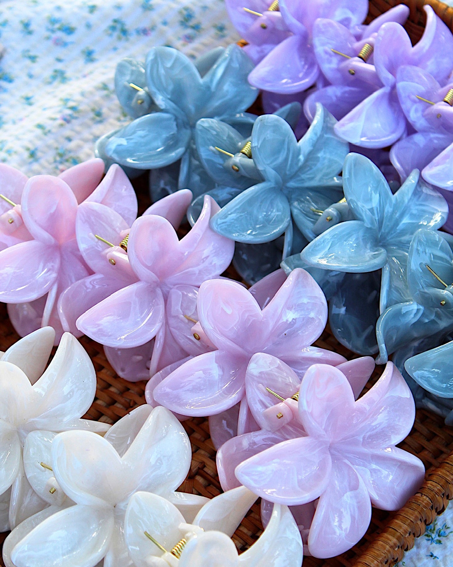 ESSENTIAL FLOWER CLAW CLIP