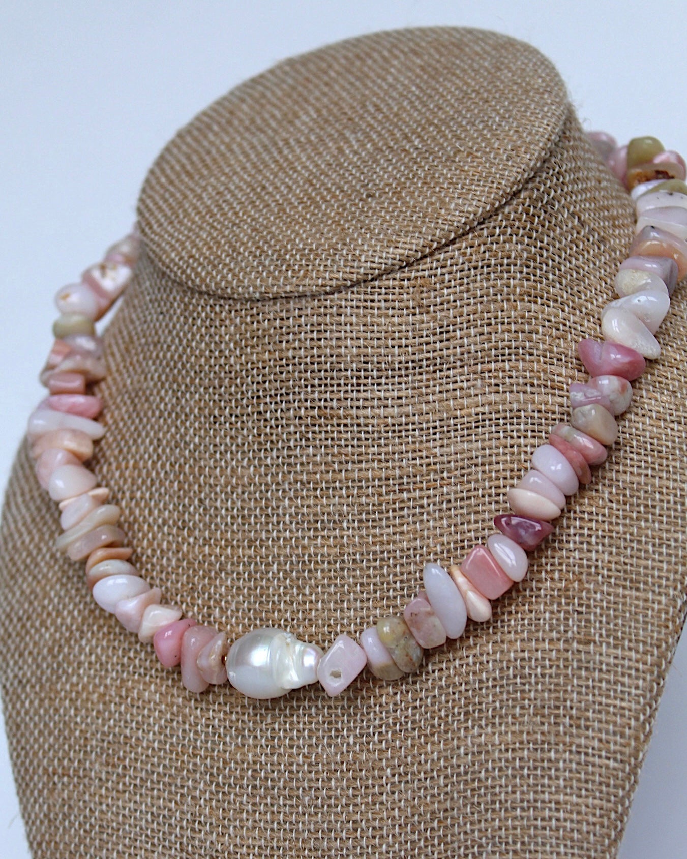 THE COASTLINE NECKLACE - BLUSH