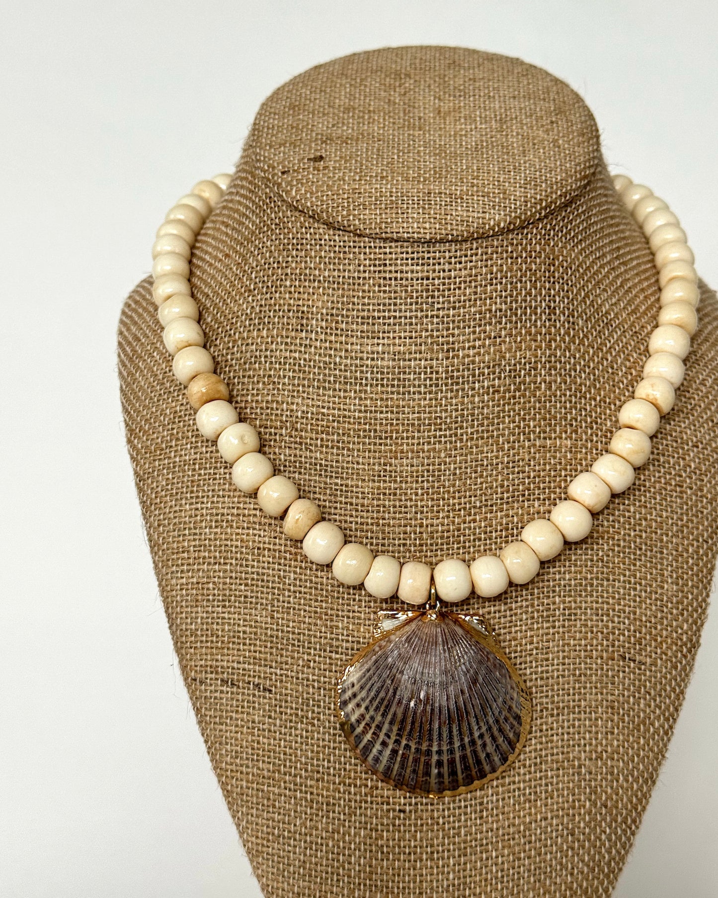 CHAI SHELL NECKLACE