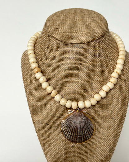 CHAI SHELL NECKLACE
