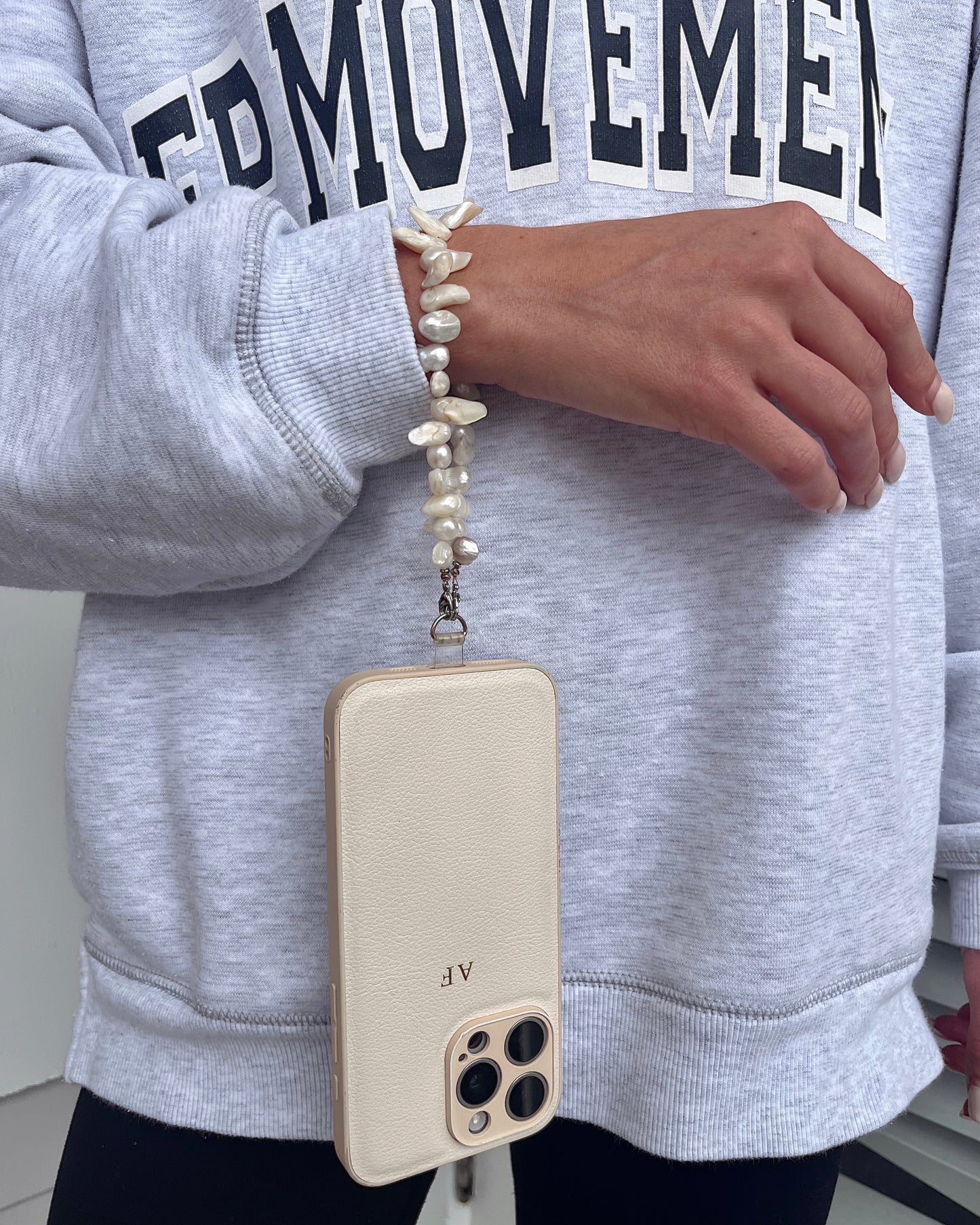 COOL GIRL PEARL PHONE CHAIN