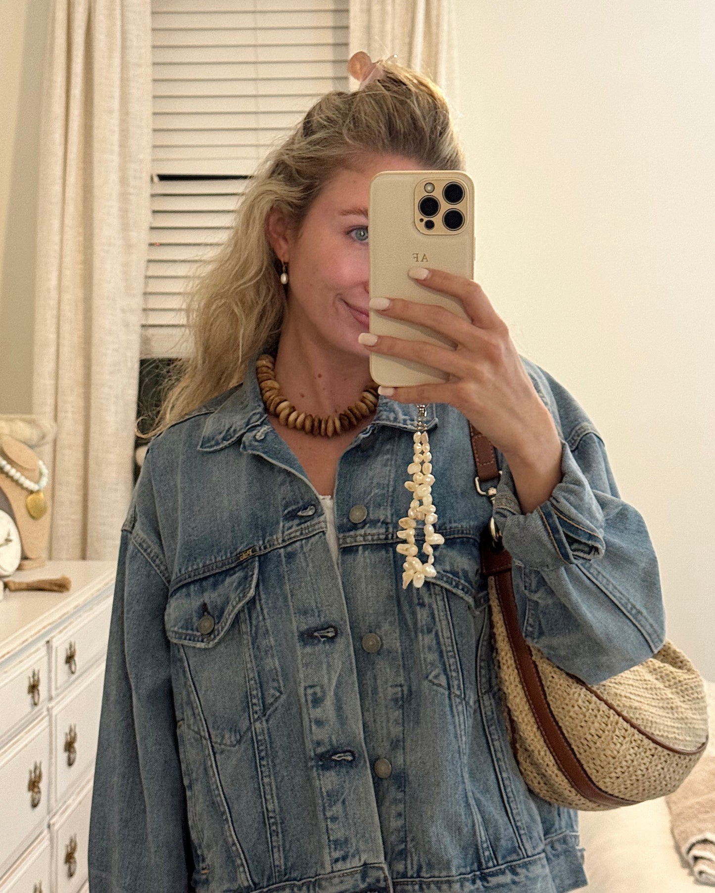 COOL GIRL PEARL PHONE CHAIN