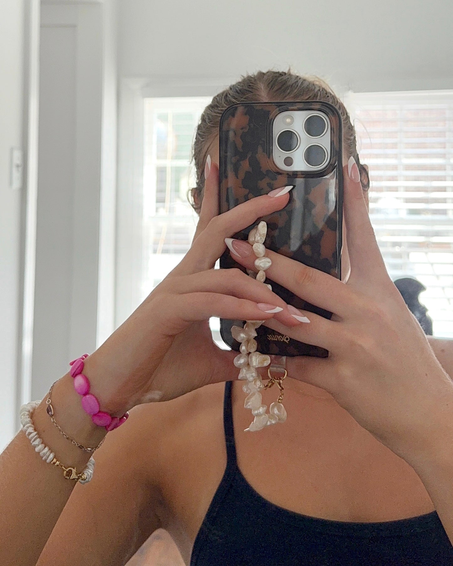 COOL GIRL PEARL PHONE CHAIN