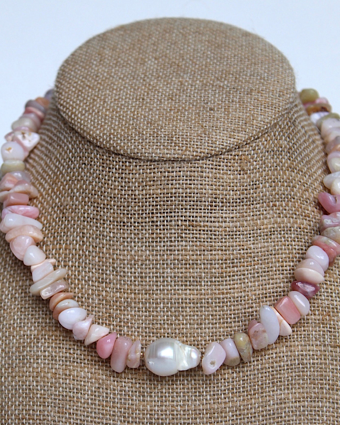 THE COASTLINE NECKLACE - BLUSH