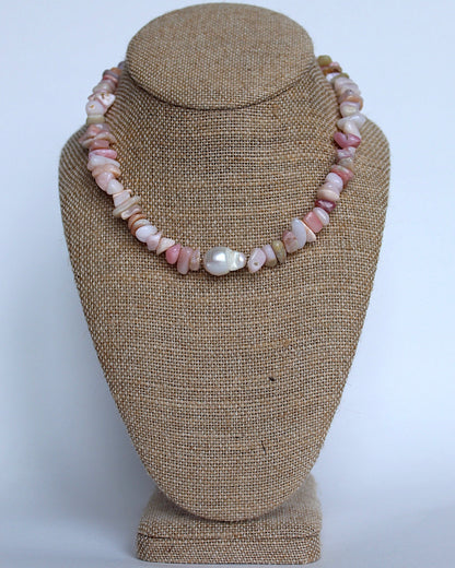 THE COASTLINE NECKLACE - BLUSH