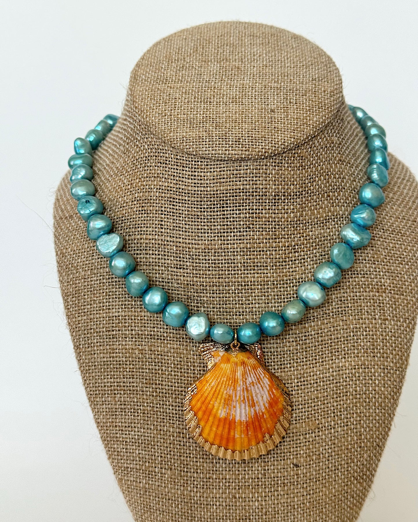 TROPIC SHELL NECKLACE