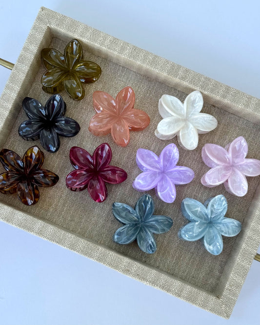 ESSENTIAL FLOWER CLAW CLIP