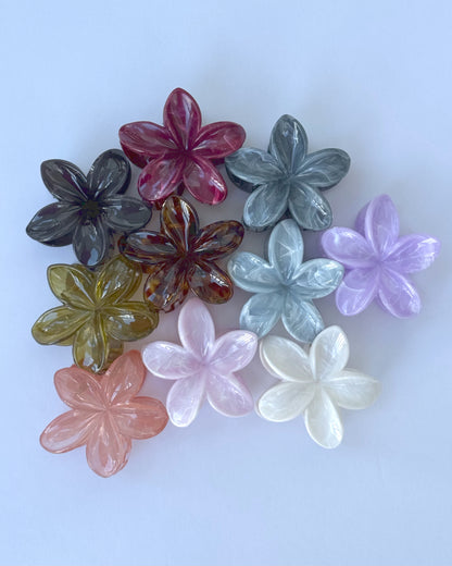 ESSENTIAL FLOWER CLAW CLIP